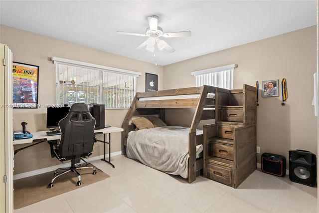 2210 N 57th Way, Hollywood, FL 33021