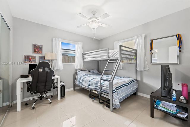 2210 N 57th Way, Hollywood, FL 33021