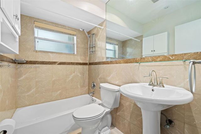 2210 N 57th Way, Hollywood, FL 33021