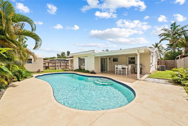 2210 N 57th Way, Hollywood, FL 33021