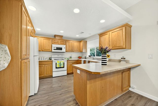 1409 George Tweed Boulevard, Grants Pass, OR 97527