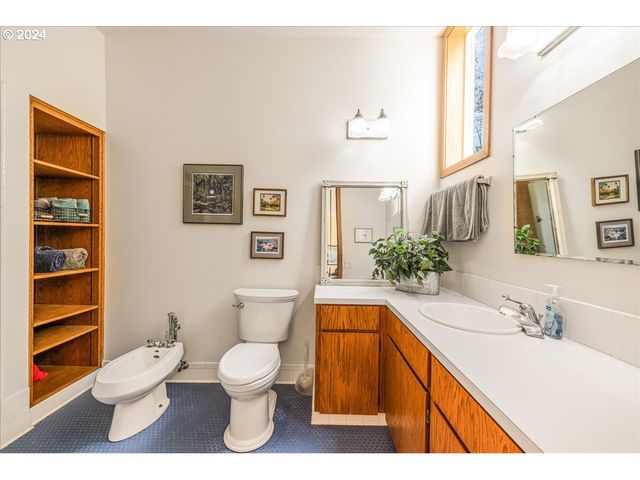 31805 Ne WILSONVILLE Rd, Newberg, OR 97132