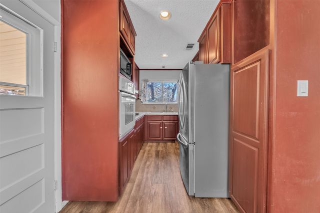 312 E Ellen Avenue, Hurst, TX 76053