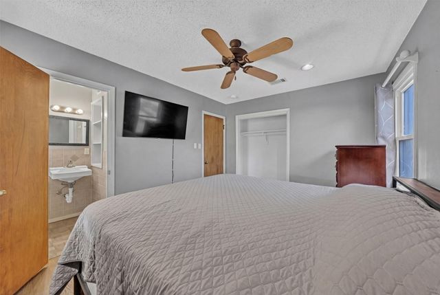 312 E Ellen Avenue, Hurst, TX 76053