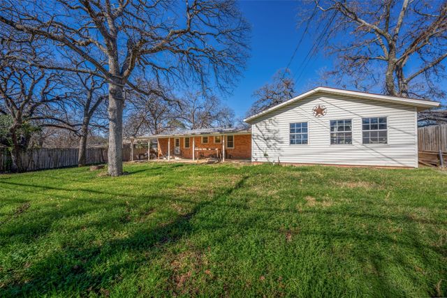 312 E Ellen Avenue, Hurst, TX 76053