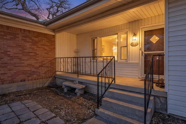 312 E Ellen Avenue, Hurst, TX 76053