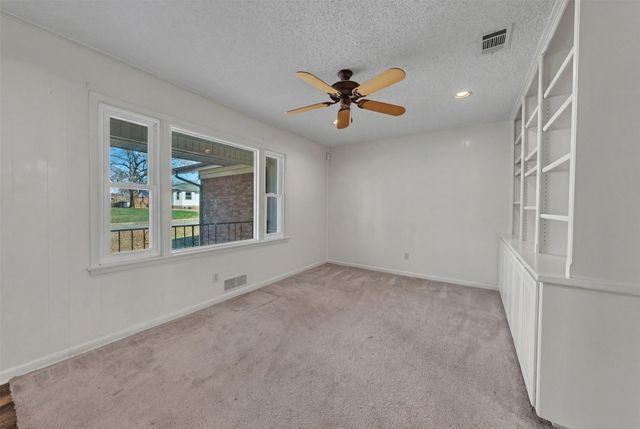 312 E Ellen Avenue, Hurst, TX 76053