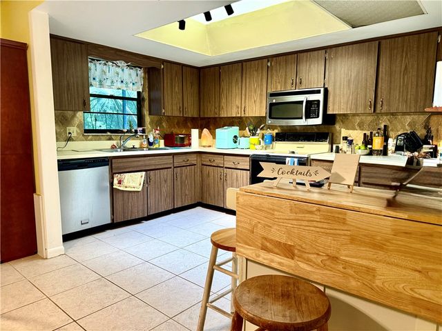 945 33rd Avenue SW, Vero Beach, FL 32968