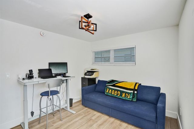 701 NE 164th St, Miami, FL 33162