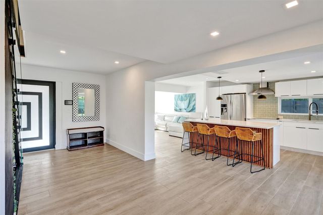 701 NE 164th St, Miami, FL 33162