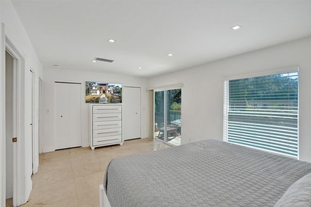 701 NE 164th St, Miami, FL 33162