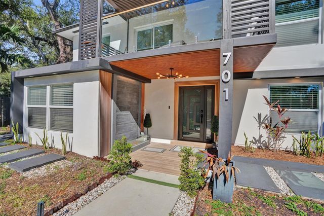 701 NE 164th St, Miami, FL 33162