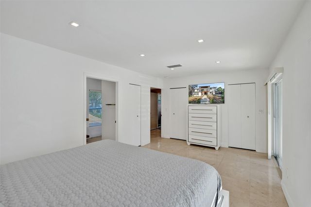 701 NE 164th St, Miami, FL 33162