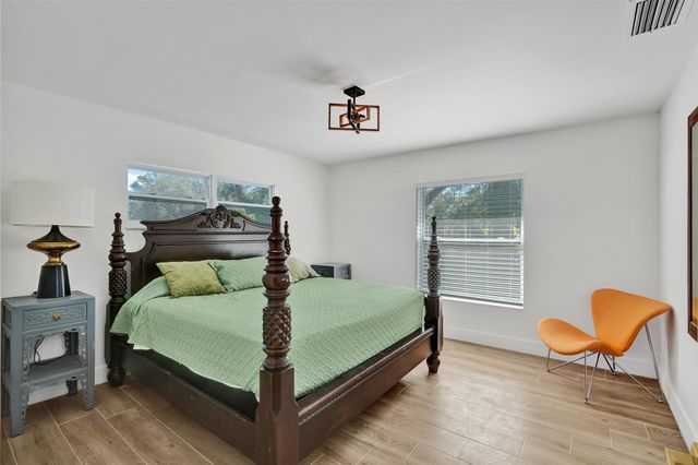 701 NE 164th St, Miami, FL 33162