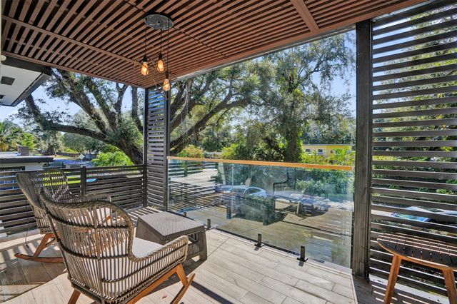 701 NE 164th St, Miami, FL 33162