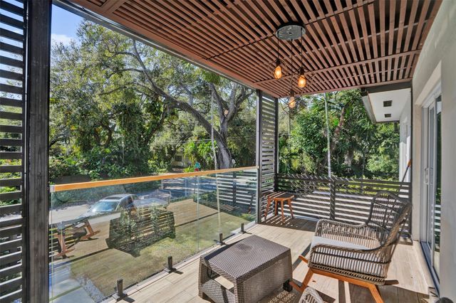 701 NE 164th St, Miami, FL 33162