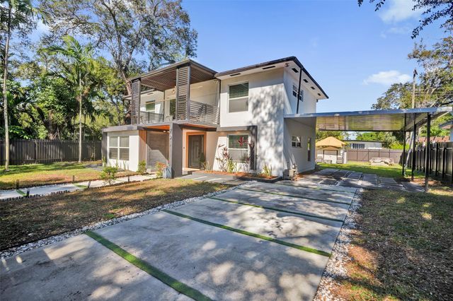 701 NE 164th St, Miami, FL 33162