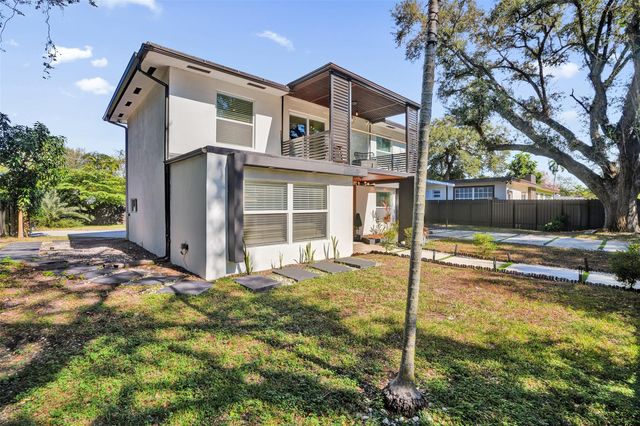 701 NE 164th St, Miami, FL 33162