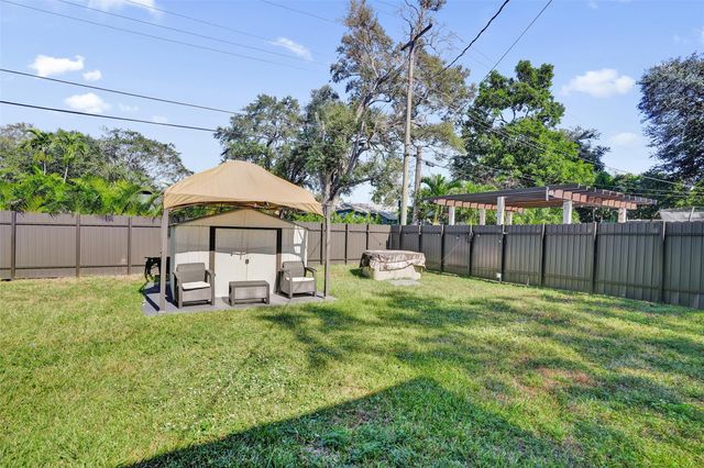 701 NE 164th St, Miami, FL 33162