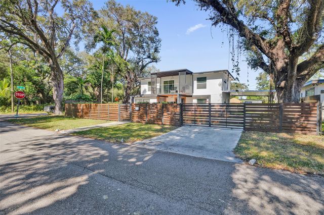 701 NE 164th St, Miami, FL 33162