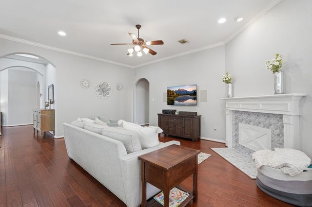 82 S Rocky Point Circle, The Woodlands, TX 77389