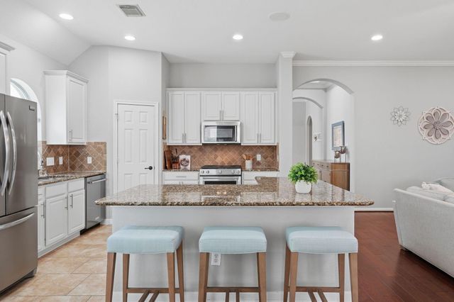 82 S Rocky Point Circle, The Woodlands, TX 77389