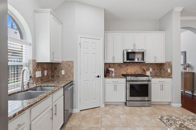 82 S Rocky Point Circle, The Woodlands, TX 77389