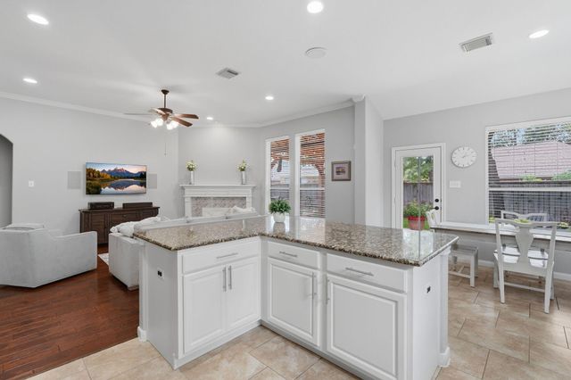 82 S Rocky Point Circle, The Woodlands, TX 77389