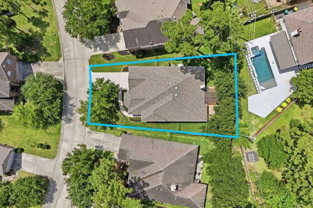 82 S Rocky Point Circle, The Woodlands, TX 77389