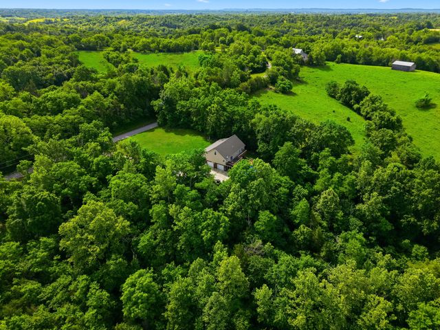688 Cap Bottom Lane, Harrodsburg, KY 40330