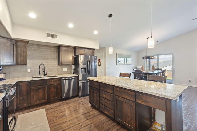 110 Linton Way, Eagle Point, OR 97524