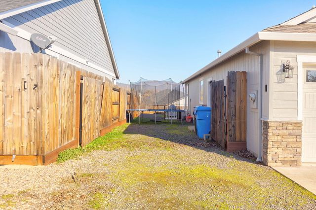 110 Linton Way, Eagle Point, OR 97524