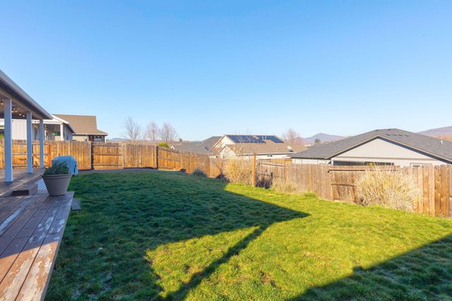 110 Linton Way, Eagle Point, OR 97524