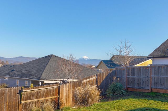 110 Linton Way, Eagle Point, OR 97524