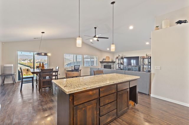 110 Linton Way, Eagle Point, OR 97524