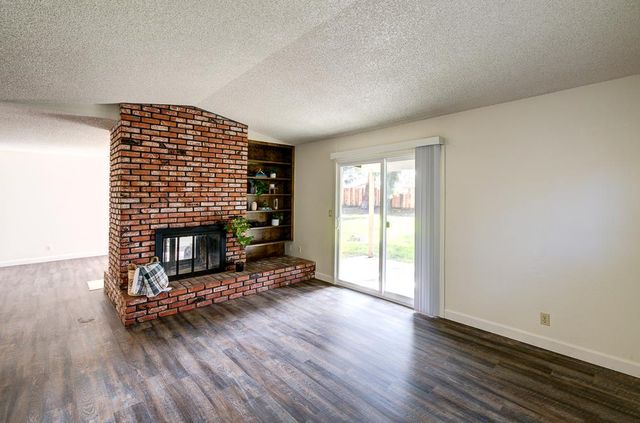 131 N Terry Avenue, Clovis, CA 93612