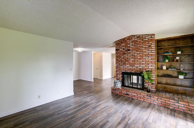 131 N Terry Avenue, Clovis, CA 93612