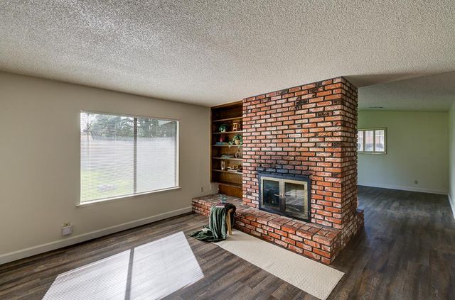 131 N Terry Avenue, Clovis, CA 93612