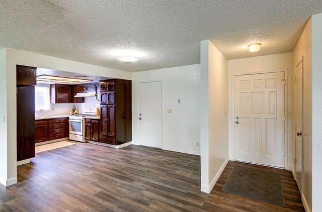 131 N Terry Avenue, Clovis, CA 93612