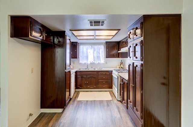 131 N Terry Avenue, Clovis, CA 93612