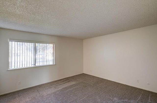 131 N Terry Avenue, Clovis, CA 93612