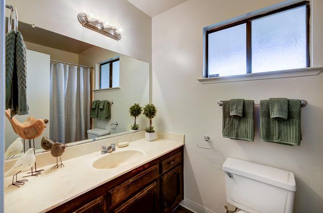 131 N Terry Avenue, Clovis, CA 93612