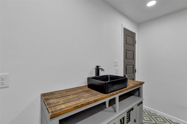 180 County Road 645, Kenefick, TX 77535