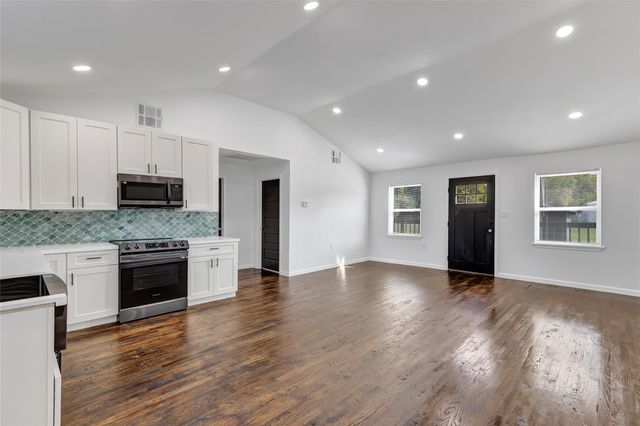 180 County Road 645, Kenefick, TX 77535