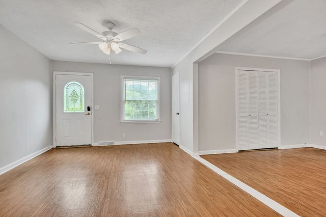 100 Kennel Rd, Dickson, TN 37055