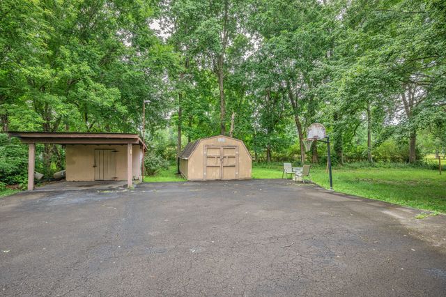 100 Kennel Rd, Dickson, TN 37055