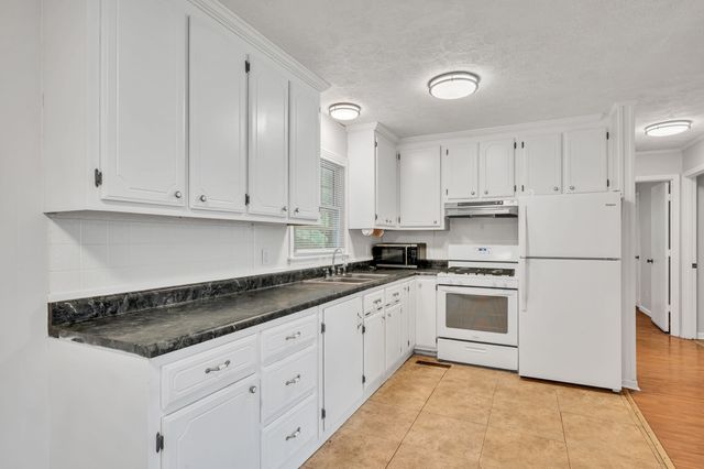 100 Kennel Rd, Dickson, TN 37055