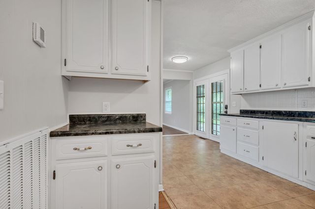 100 Kennel Rd, Dickson, TN 37055