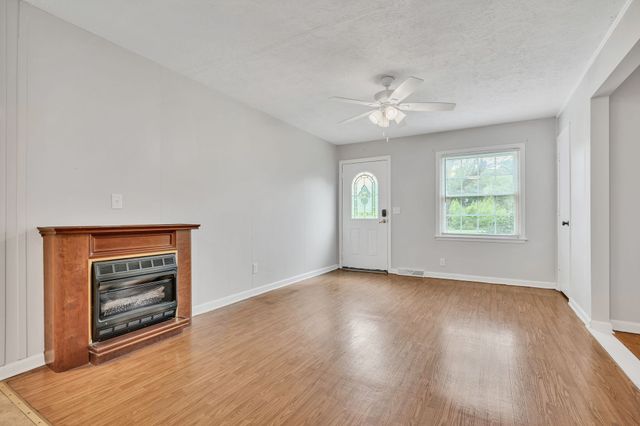 100 Kennel Rd, Dickson, TN 37055