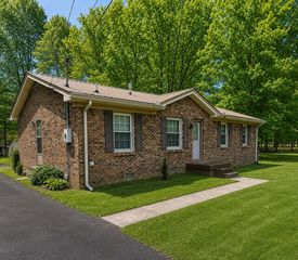 100 Kennel Rd, Dickson, TN 37055